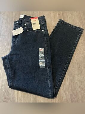 NWT Women’s Levi’s 501 Original Jeans Size 28x30